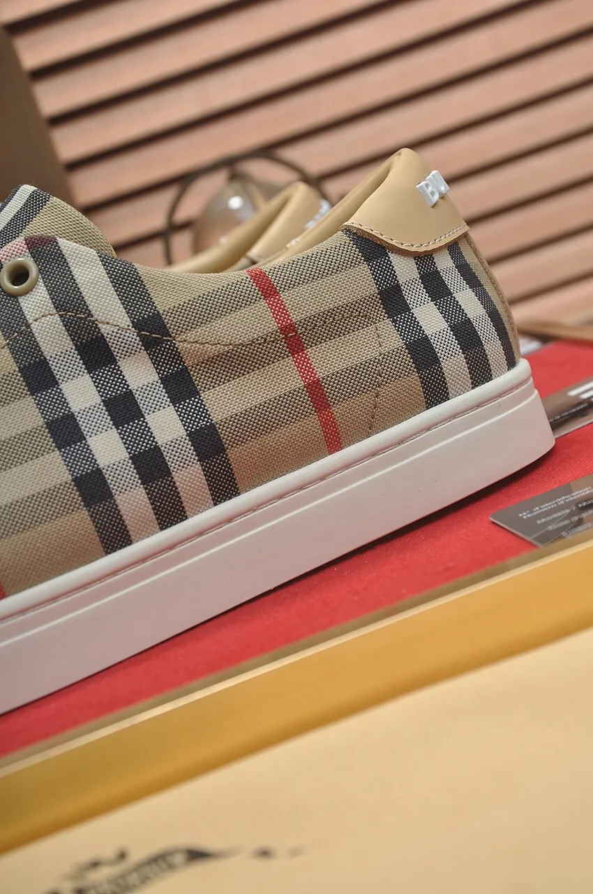 Men's shoes💰480💶[Burberry] (cowhide lining) classic low-top sneakers｜Imported cowhide with classic plaid fabric｜Cow leather lining｜Original outsole｜Fine workmanship and comfortable to wear Size: 38-44 (customized at 45)